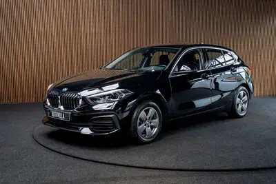 BMW 1-serie 116i Navi Climate PDC Stuurverwarming Stoe uit 2022