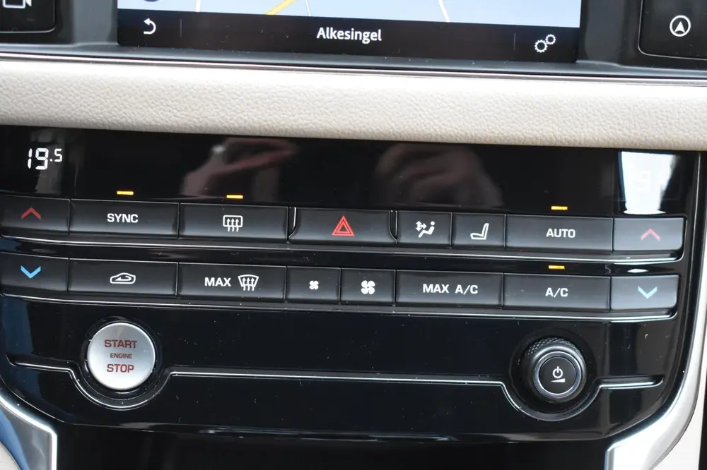 Jaguar XF 2.0d Prestige '19 Leder Xenon Clima NAvi Cruise uit 2019, foto 12