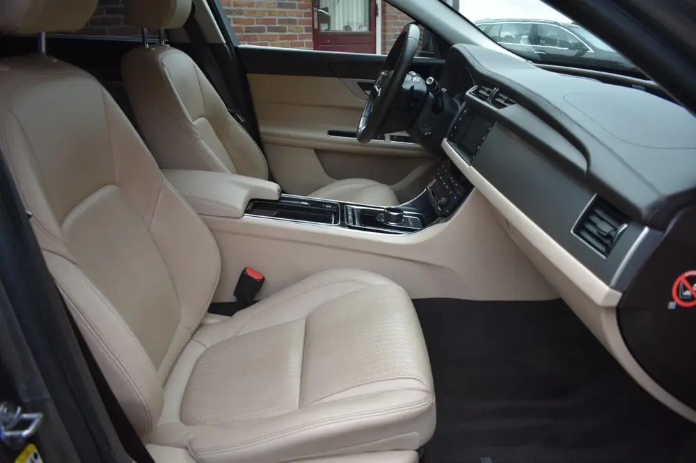 Jaguar XF 2.0d Prestige '19 Leder Xenon Clima NAvi Cruise uit 2019, foto 4