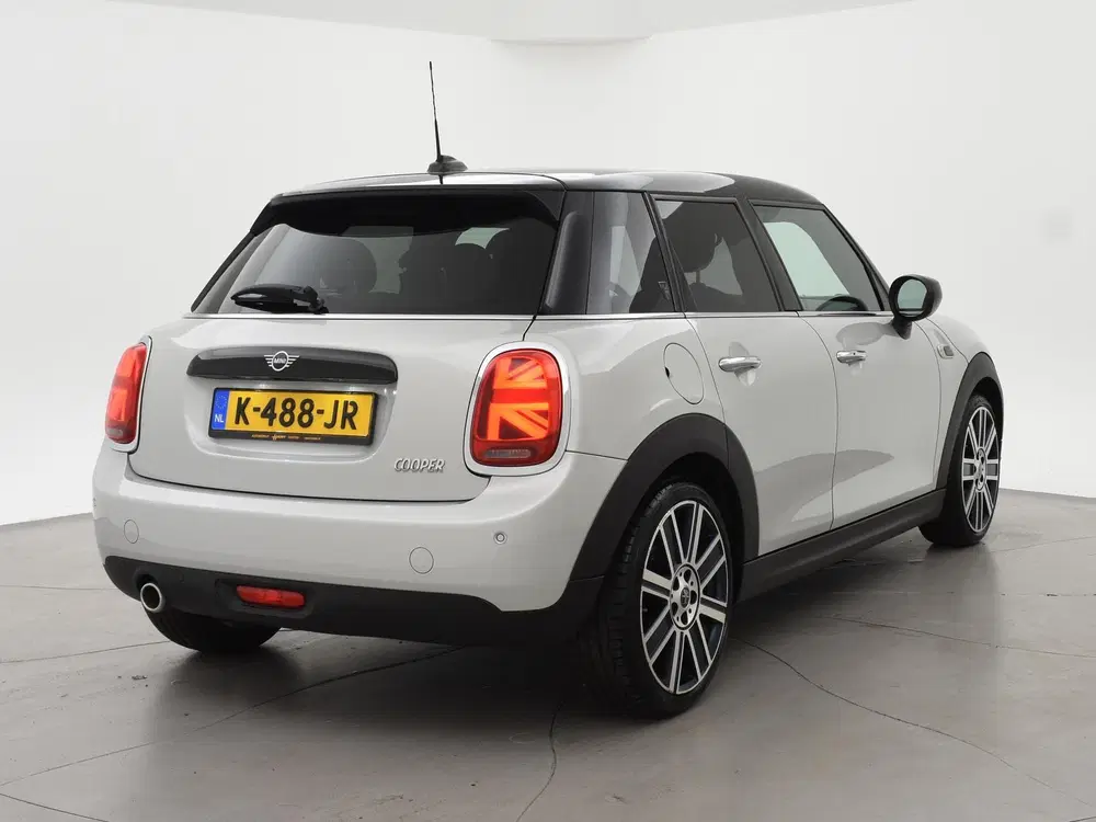 Mini Cooper 1.5 COOPER AUT. + LEDER uit 2021, foto 2