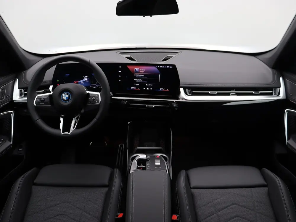 BMW iX1 eDrive20 M Sportpakket Pro uit 2026, foto 8