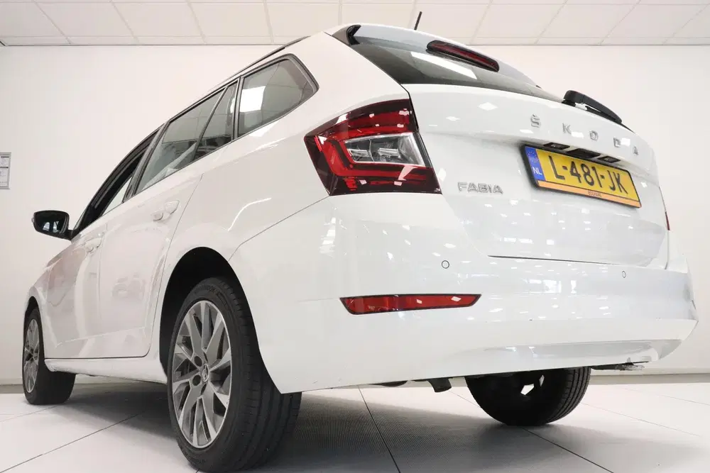 Skoda Fabia 1.0 TSI Business Edition uit 2021, foto 16