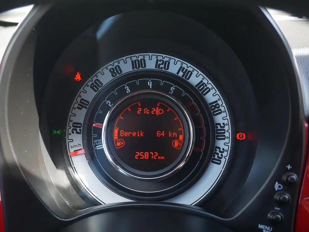 Fiat 500 C 1.0 Hybrid RED uit 2022, foto 17