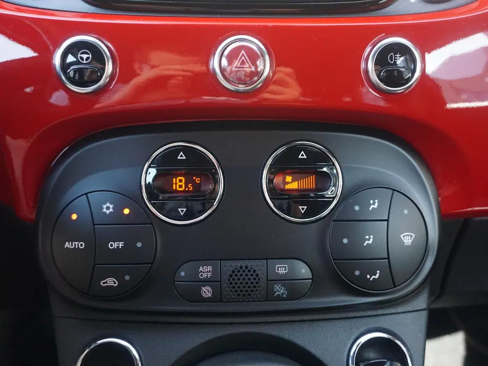 Fiat 500 C 1.0 Hybrid RED uit 2022, foto 20