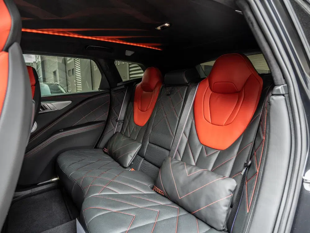 BMW XM PHEV Label Red 30 kWh uit 2024, foto 14
