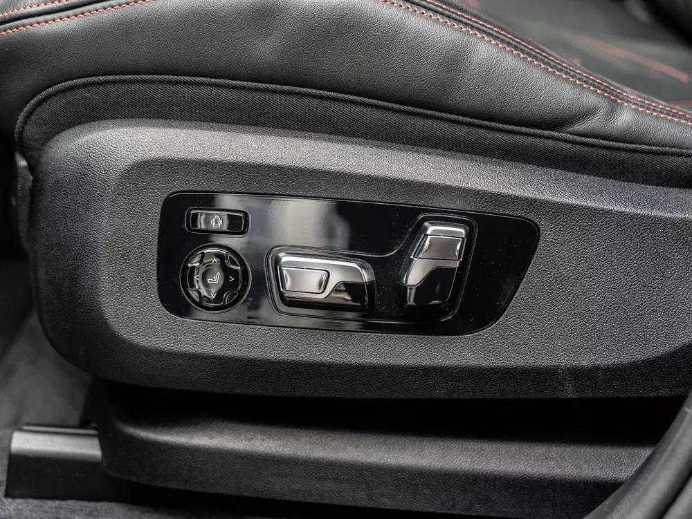 BMW XM PHEV Label Red 30 kWh uit 2024, foto 15