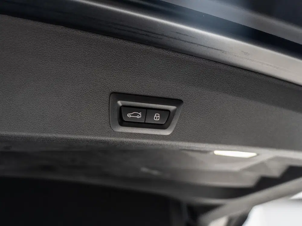 BMW XM PHEV Label Red 30 kWh uit 2024, foto 18
