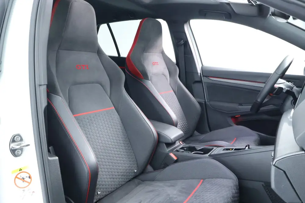 Volkswagen Golf 2.0 TSI GTI CLUBSPORT |PANO|CAMERA|CARPLAY|I uit 2022, foto 15