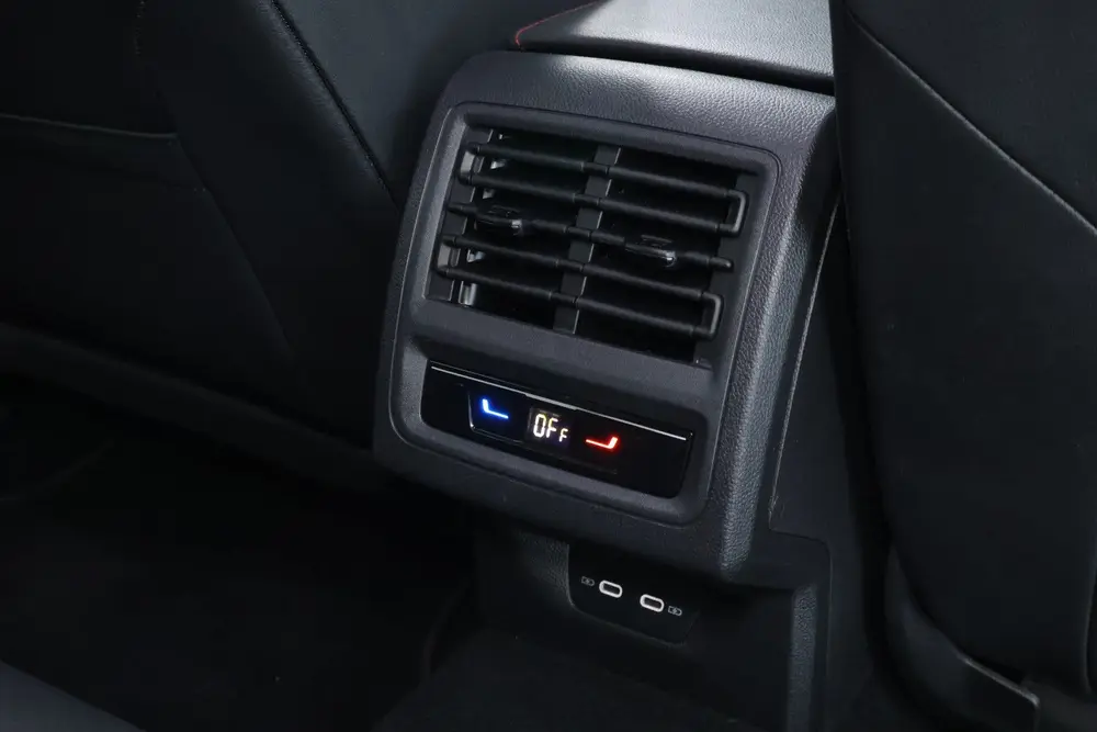 Volkswagen Golf 2.0 TSI GTI CLUBSPORT |PANO|CAMERA|CARPLAY|I uit 2022, foto 19