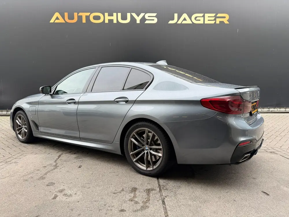 BMW 5-serie 530e iPerformance High Executive uit 2019, foto 2