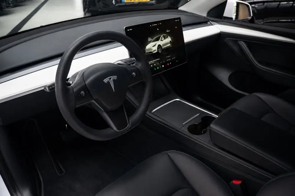 Tesla Model Y SOH: 95 uit 2022, foto 7