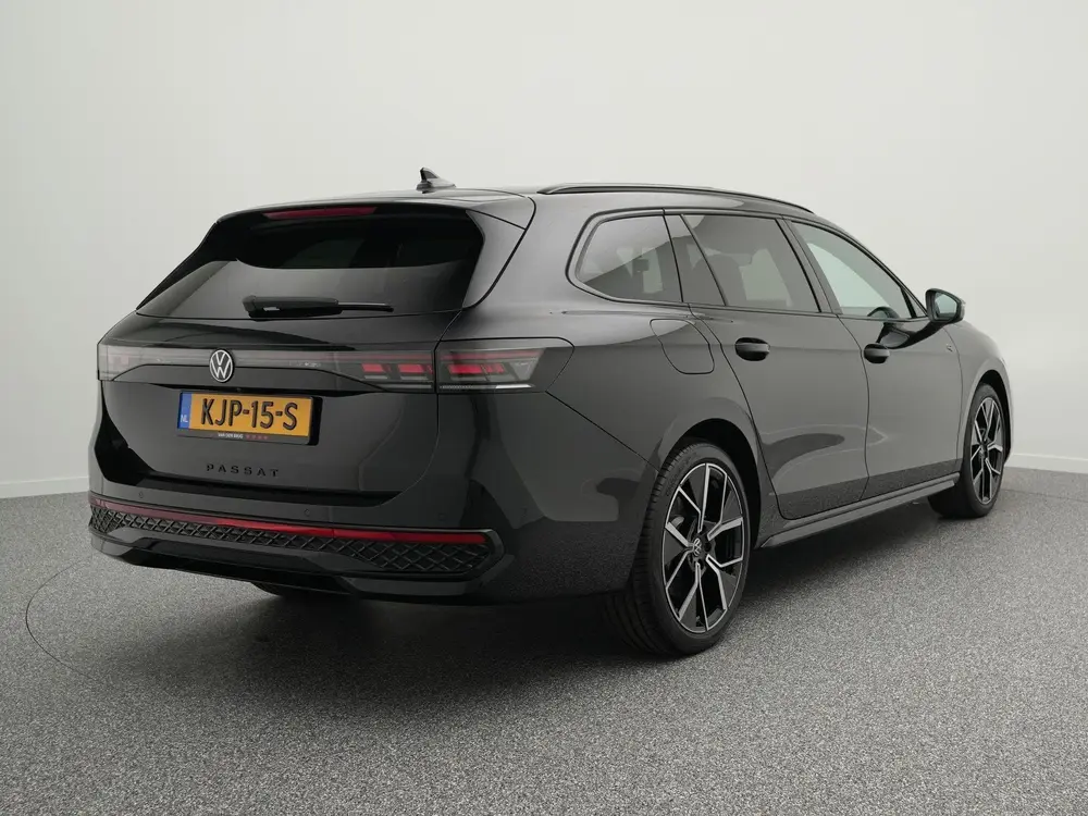 Volkswagen Passat Variant 1.5 eHybrid R-Line Edition 272 PK uit 2026, foto 2