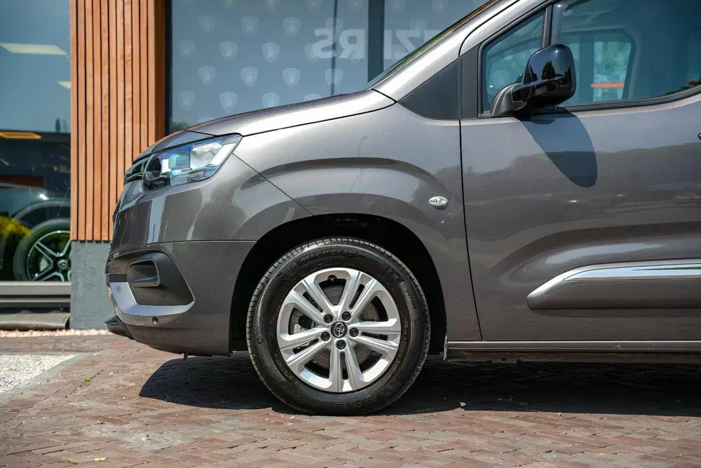 Toyota Proace City Geel Kenteken 5 Persoons Automaat Navi uit 2024, foto 12