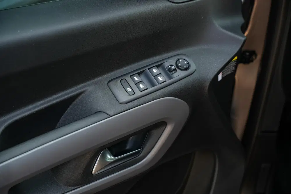 Toyota Proace City Geel Kenteken 5 Persoons Automaat Navi uit 2024, foto 15