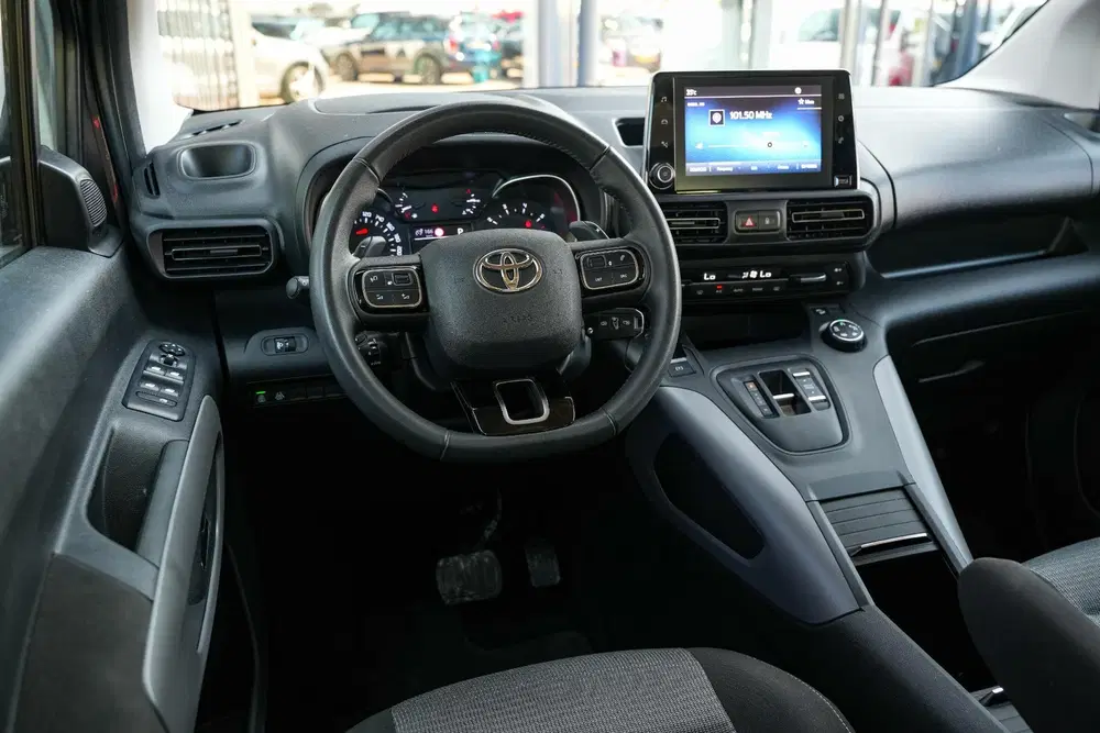 Toyota Proace City Geel Kenteken 5 Persoons Automaat Navi uit 2024, foto 4