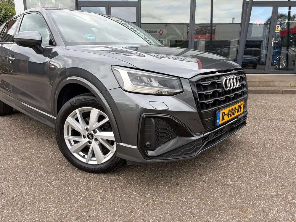 Audi Q2 35 TFSI S Edition uit 2021, foto 2