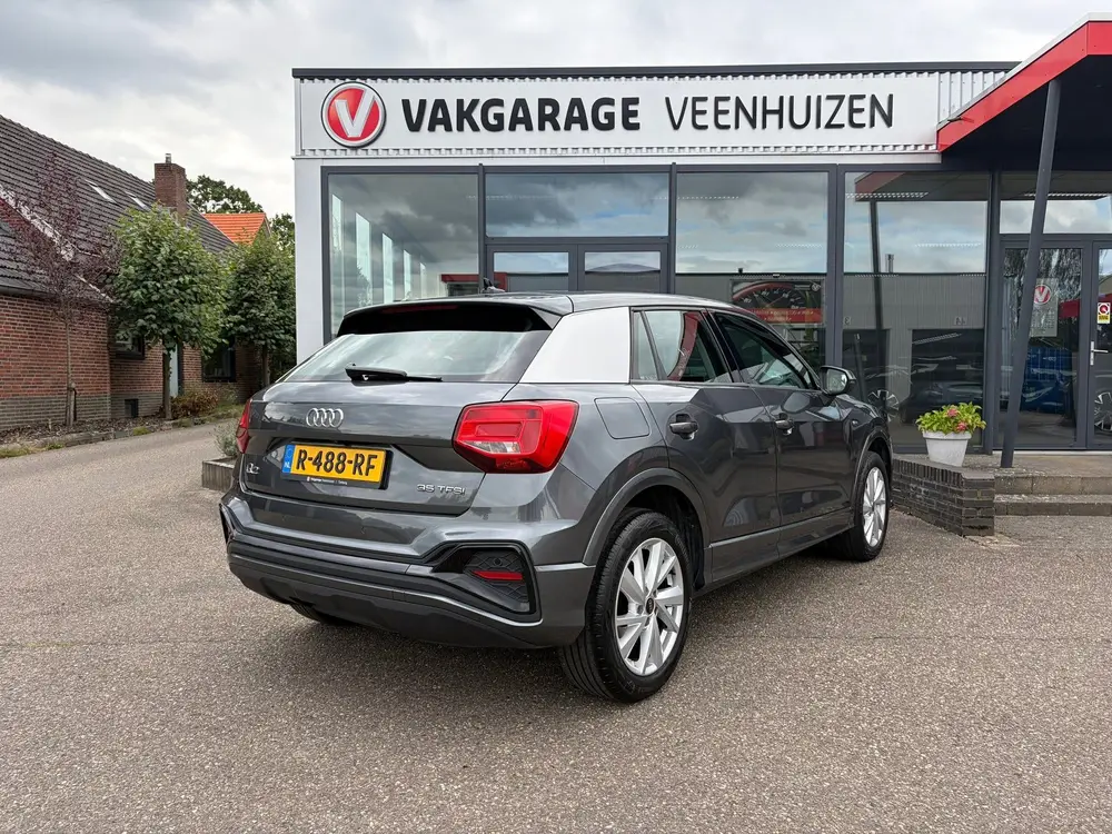 Audi Q2 35 TFSI S Edition uit 2021, foto 5