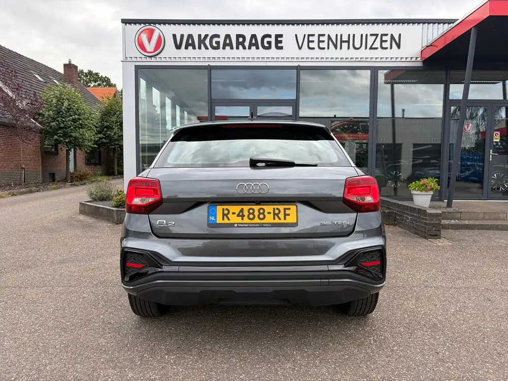 Audi Q2 35 TFSI S Edition uit 2021, foto 6