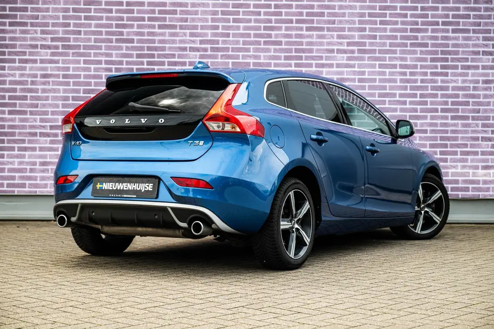 Volvo V40 1.5 T3 Polar+ Sport | Parkeerverwarming | Panorama uit 2019, foto 2
