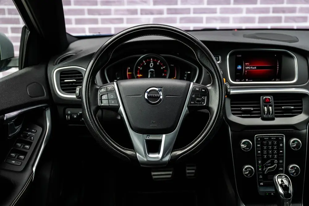 Volvo V40 1.5 T3 Polar+ Sport | Parkeerverwarming | Panorama uit 2019, foto 3