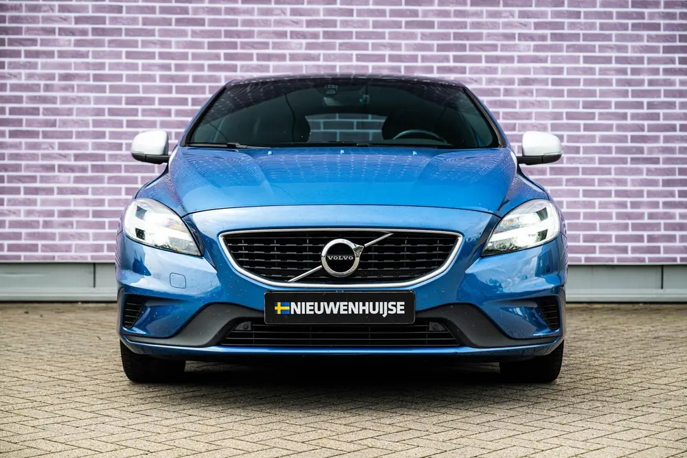 Volvo V40 1.5 T3 Polar+ Sport | Parkeerverwarming | Panorama uit 2019, foto 8
