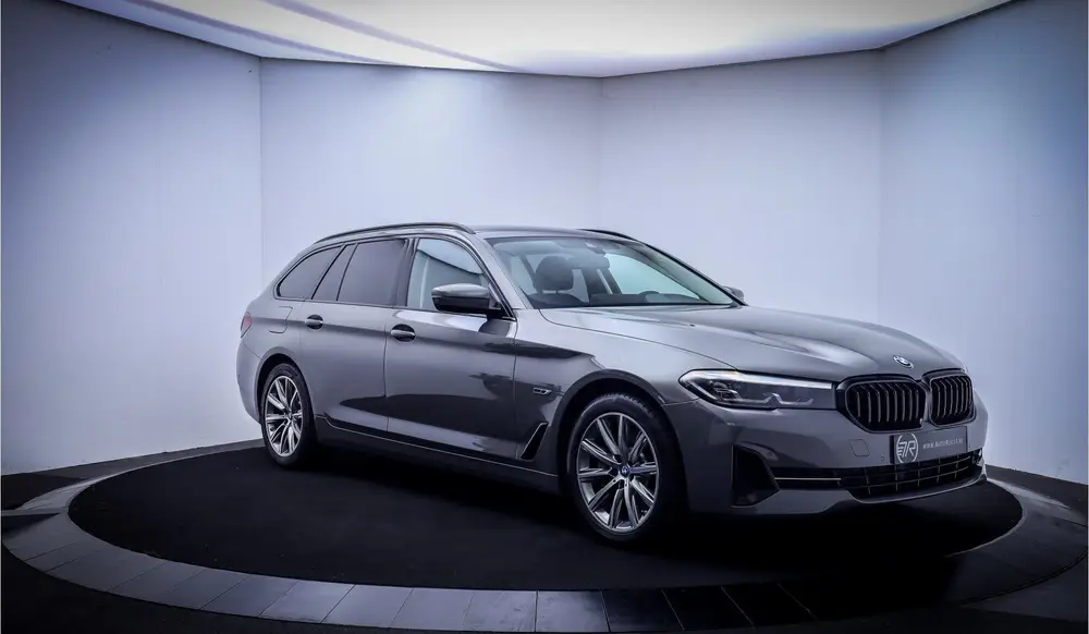 BMW 5-serie 5 Serie Touring 520e 204Pk BUSINESS Editio uit 2022, foto 3