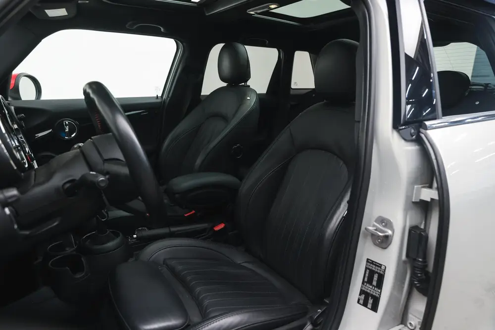Mini Hatchback Cooper Chili Automaat / Panoramadak / Comfort uit 2019, foto 10
