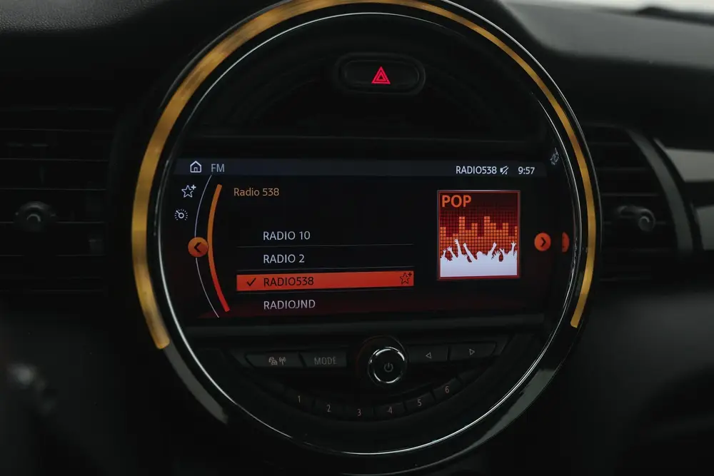 Mini Hatchback Cooper Chili Automaat / Panoramadak / Comfort uit 2019, foto 18