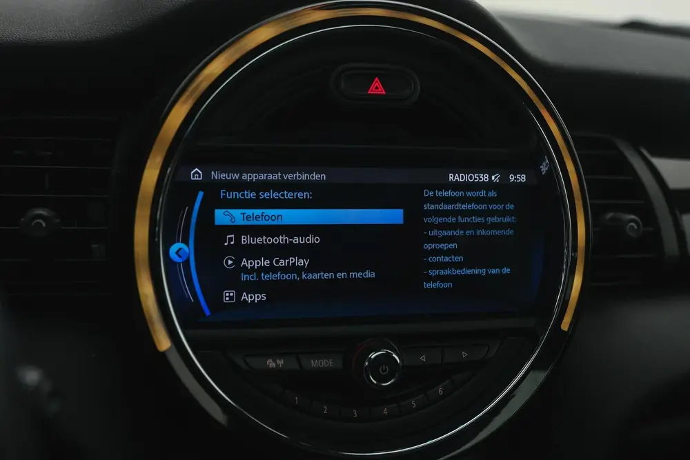 Mini Hatchback Cooper Chili Automaat / Panoramadak / Comfort uit 2019, foto 19