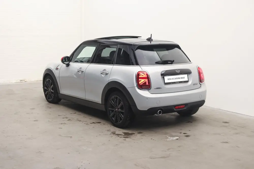 Mini Hatchback Cooper Chili Automaat / Panoramadak / Comfort uit 2019, foto 2