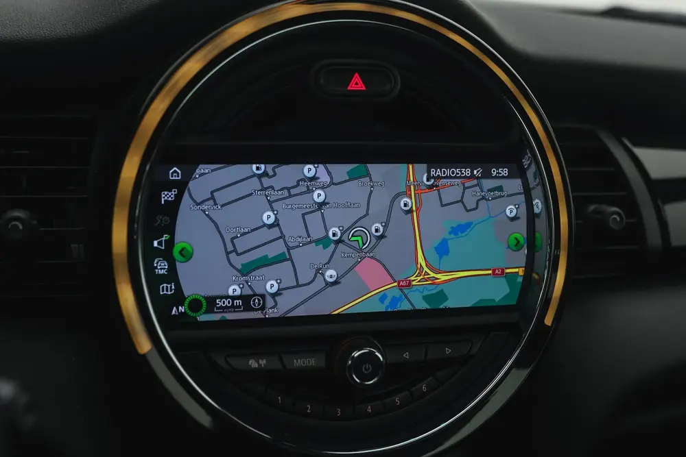 Mini Hatchback Cooper Chili Automaat / Panoramadak / Comfort uit 2019, foto 20