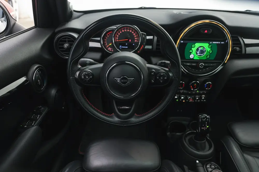 Mini Hatchback Cooper Chili Automaat / Panoramadak / Comfort uit 2019, foto 3