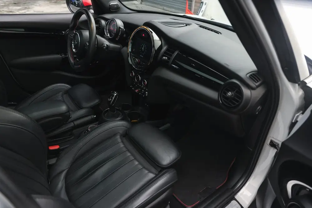 Mini Hatchback Cooper Chili Automaat / Panoramadak / Comfort uit 2019, foto 9
