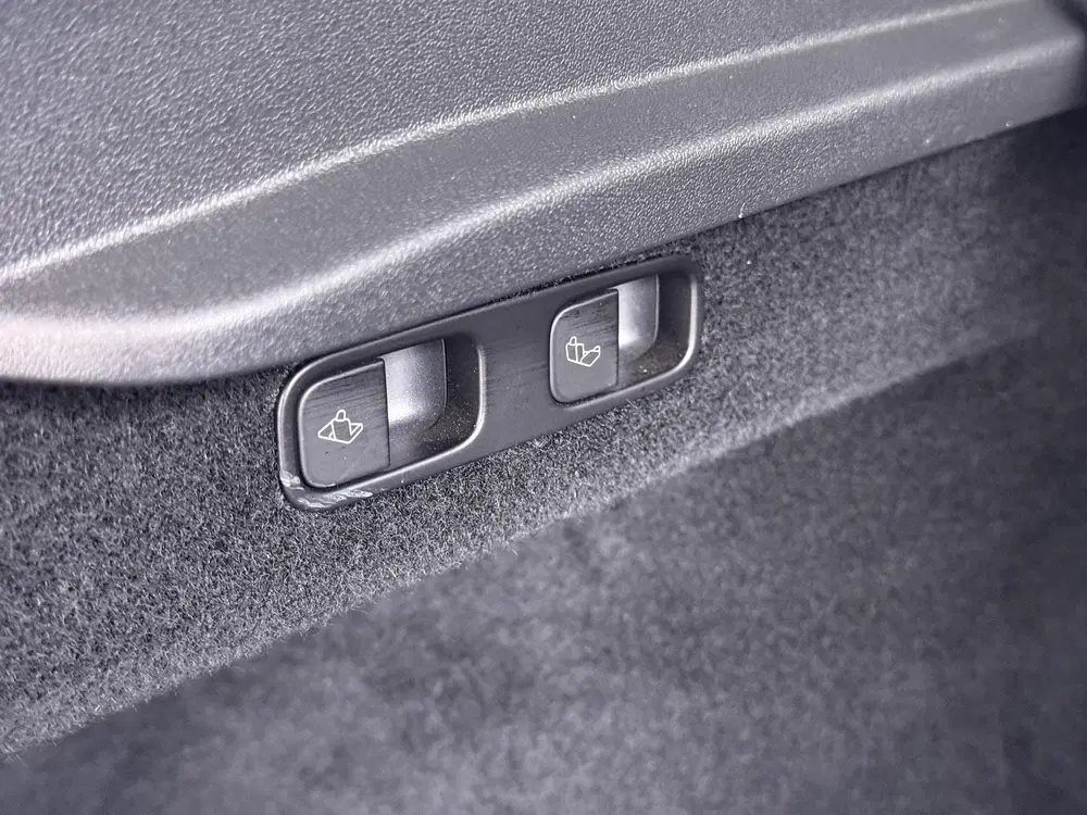 Tesla Model Y Long Range AWD 75 kWh SOH 98% uit 2024, foto 13
