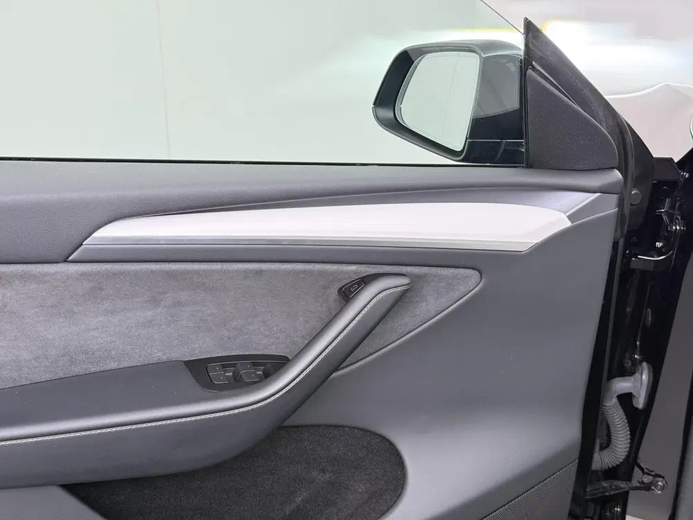 Tesla Model Y Long Range AWD 75 kWh SOH 98% uit 2024, foto 18