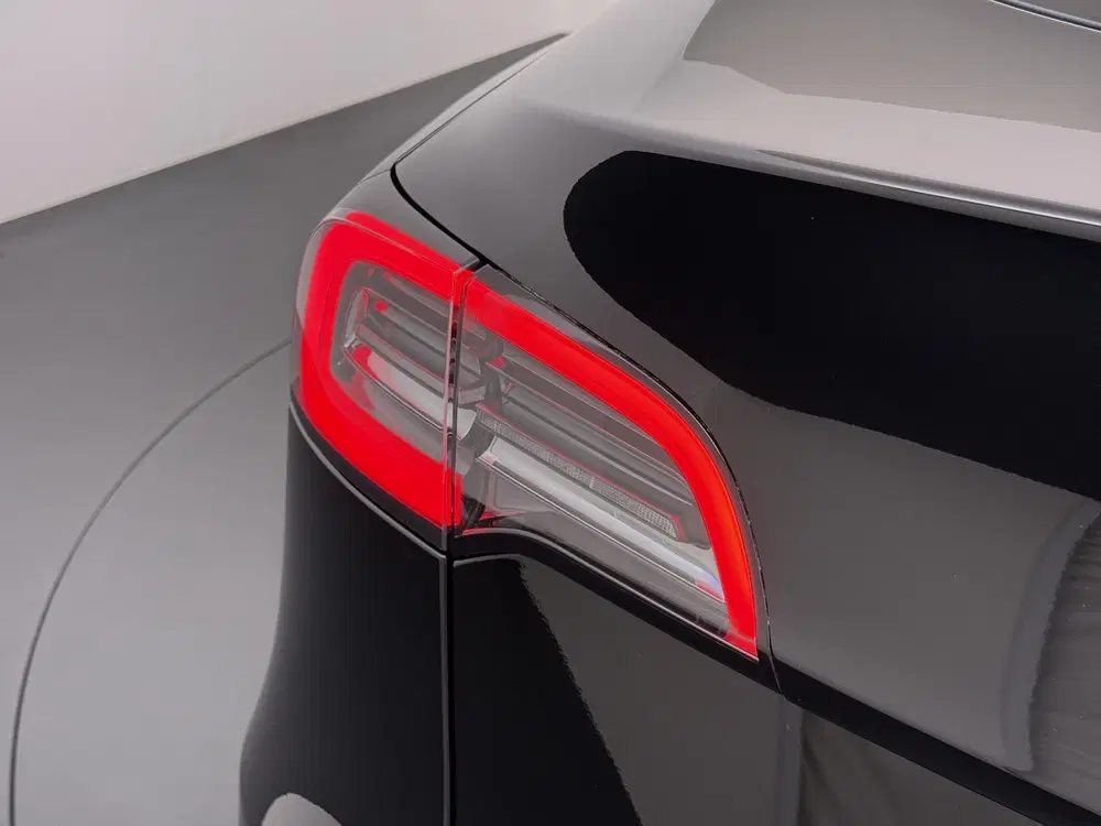 Tesla Model Y Long Range AWD 75 kWh SOH 98% uit 2024, foto 2