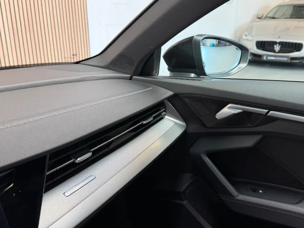 Audi A3 35 TFSI S line uit 2020, foto 11