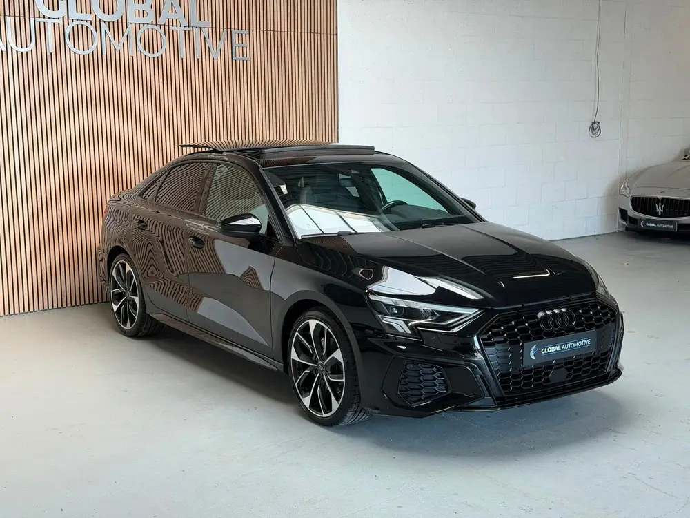 Audi A3 35 TFSI S line uit 2020, foto 2