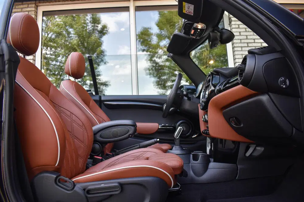 Mini Cabrio 1.5 Cooper Aut. JCW Pack Leder Navi Pro Ap uit 2021, foto 8