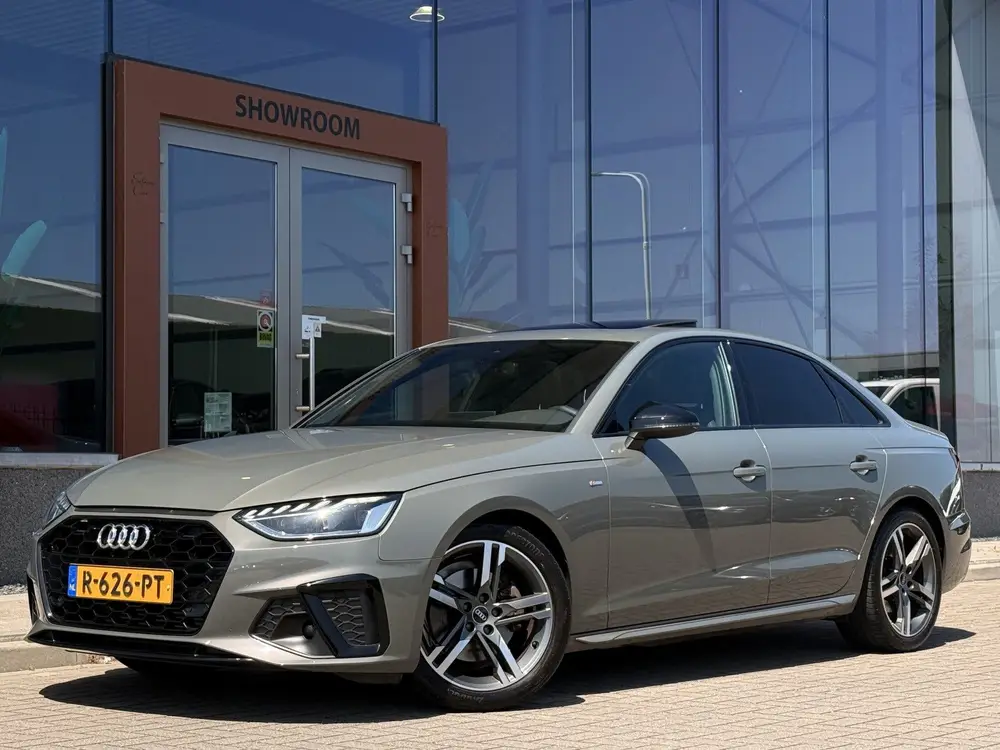 Audi A4 35 TFSI S Edition Competiton uit 2022