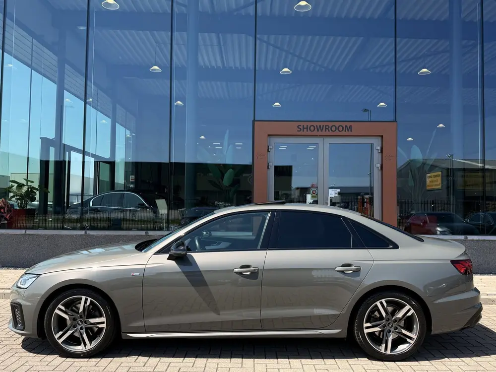 Audi A4 35 TFSI S Edition Competiton uit 2022, foto 10