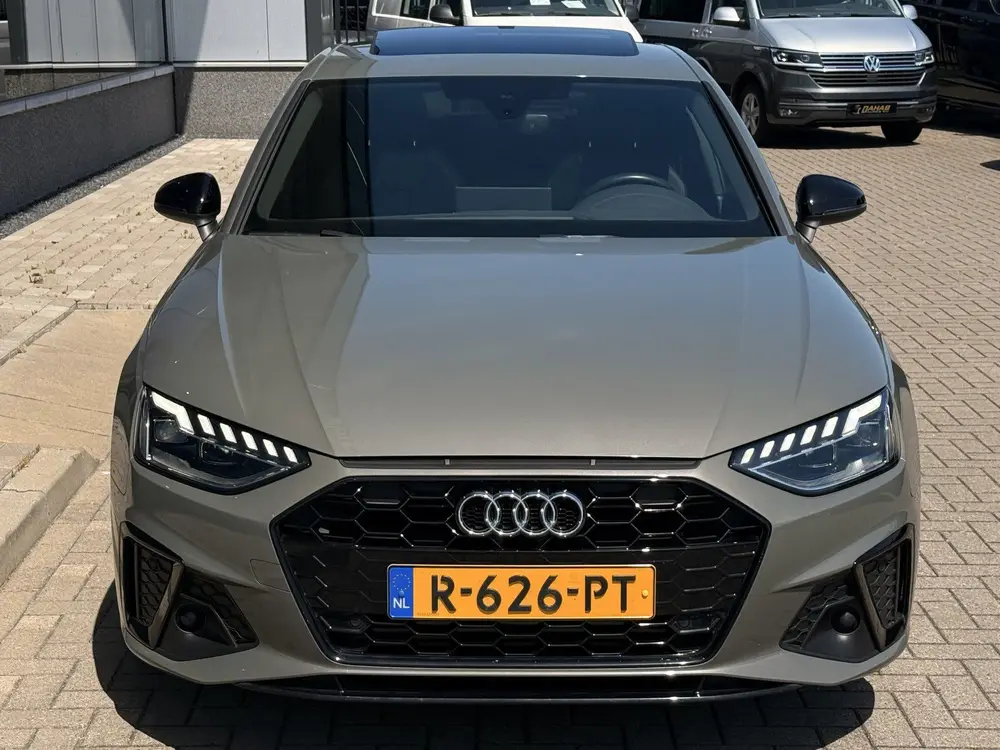 Audi A4 35 TFSI S Edition Competiton uit 2022, foto 7