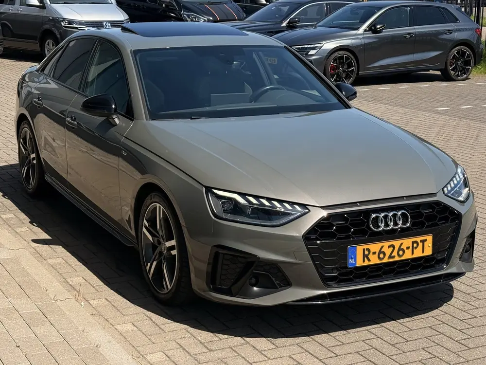 Audi A4 35 TFSI S Edition Competiton uit 2022, foto 9