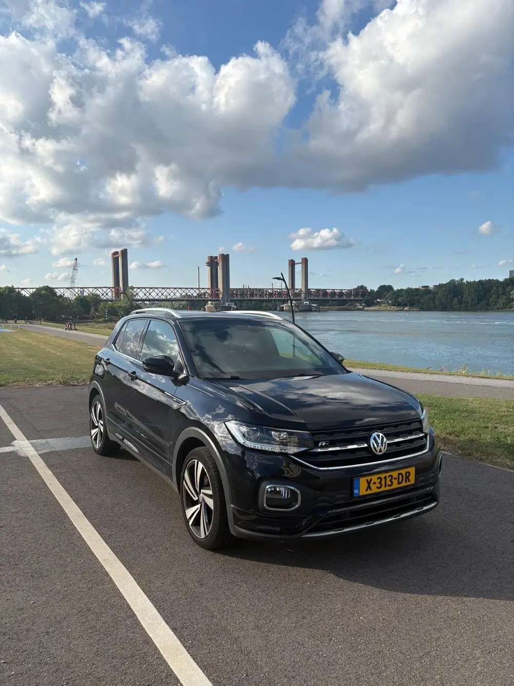 Volkswagen T-Cross R-Line 1.0 TSI 115PK 7-DSG 2019 zwart uit 2019