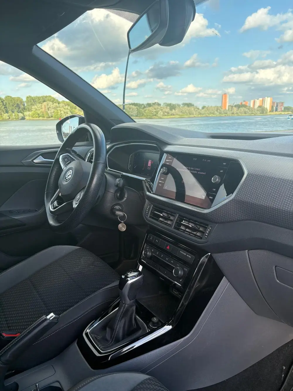 Volkswagen T-Cross R-Line 1.0 TSI 115PK 7-DSG 2019 zwart uit 2019, foto 4
