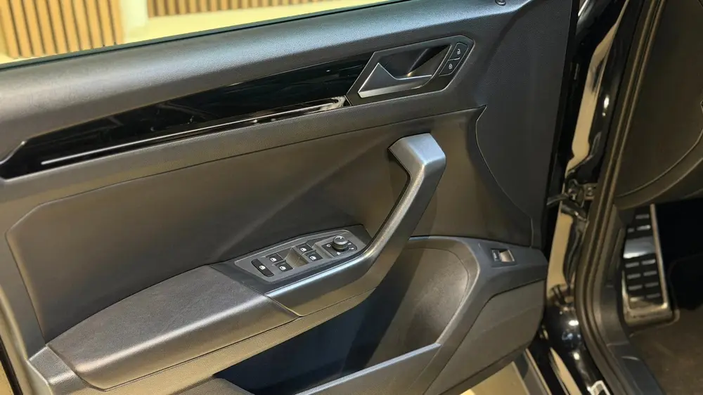 Volkswagen T-Roc R 2.0 TSI 4Motion 300PK |Pano|Leder|Beats|C uit 2022, foto 13