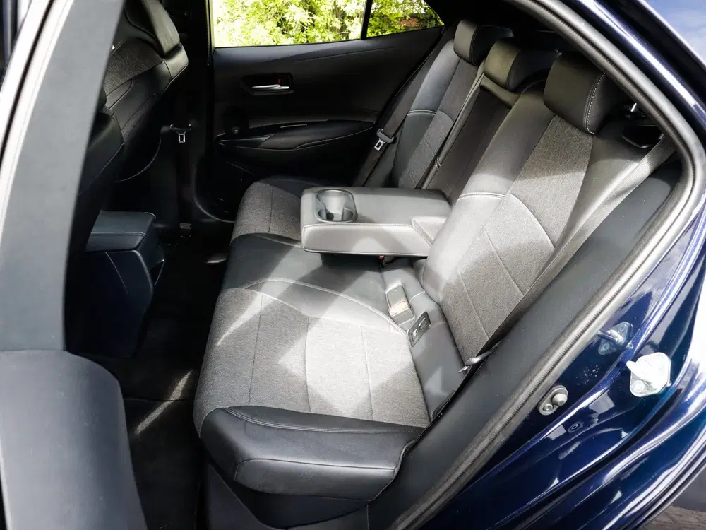 Toyota Corolla 1.8 Hybrid Dynamic 1e-Eig. & Keurig-Onderh uit 2023, foto 10