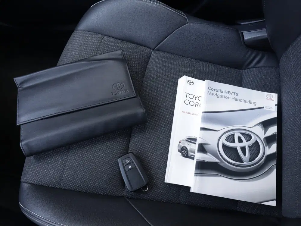 Toyota Corolla 1.8 Hybrid Dynamic 1e-Eig. & Keurig-Onderh uit 2023, foto 17