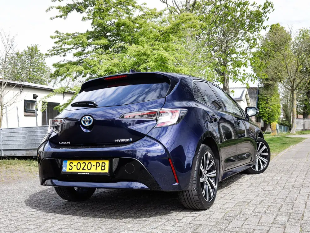 Toyota Corolla 1.8 Hybrid Dynamic 1e-Eig. & Keurig-Onderh uit 2023, foto 2