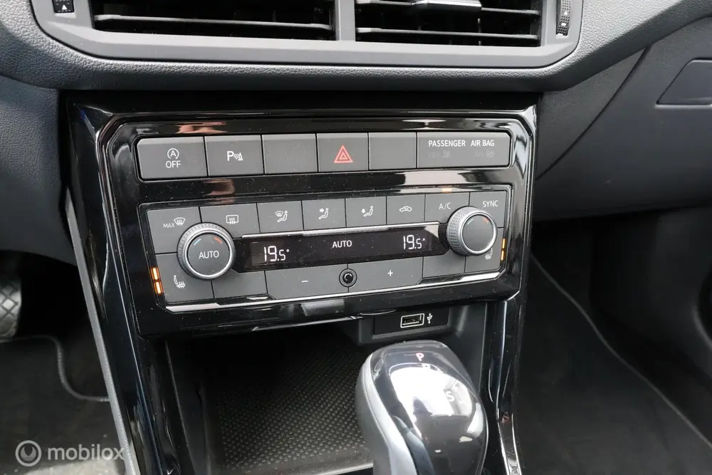 Volkswagen T-Cross 1.0 TSI Style I Camera I Trekhaak I Navig uit 2019, foto 16